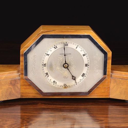 Null Horloge de cheminée Vintage Art Déco en noyer ; une horloge Elliot avec le &hellip;