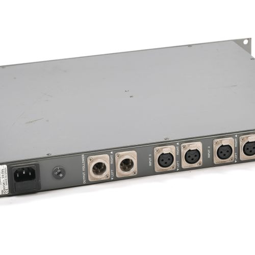 AEQ, Stereo self powered audio monitor, AM03. 
H : 4,5cm L : 48,2cm P : 39cm 
Ma&hellip;