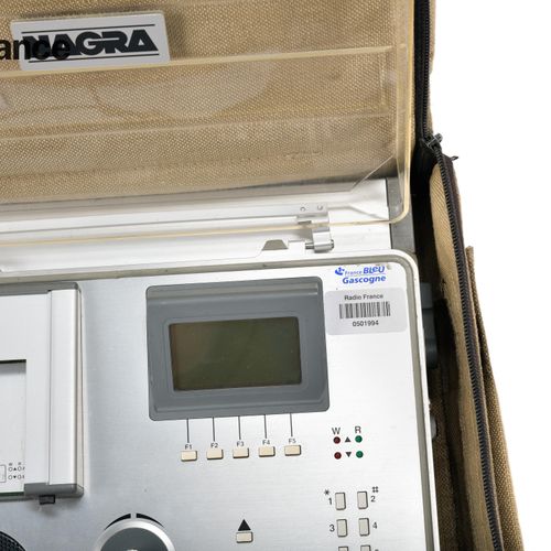 NAGRA Enregistreur numérique, Ares C, avec sa sacoche en tissu beige d'origine l&hellip;