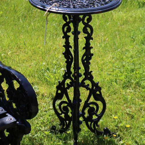 CAST IRON GARDEN TABLE CAST IRON GARDEN TABLEthe pierced circular top, raised on&hellip;