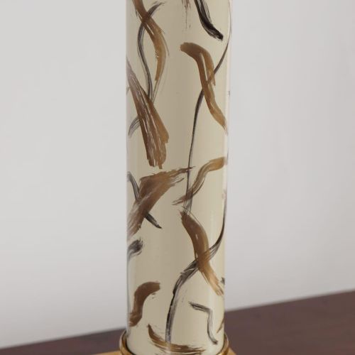 ORMOLU MOUNTED TABLE LAMP ORMOLU MOUNTED TABLE LAMP，有科林斯式的Pillared茎，支撑在方形底座上。高65&hellip;