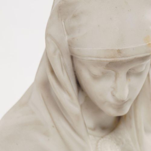 19TH-CENTURY MARBLE BUST Busto in marmo del XIX secolo Giovane donna con coprica&hellip;