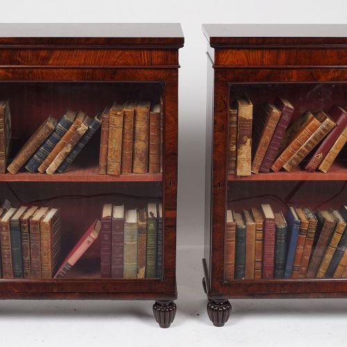 PAIR OF REGENCY ROSEWOOD BOOKCASES PAAR REGENZY-ROSENHOLZ-BÜCHERSCHRÄNKE, jeweil&hellip;