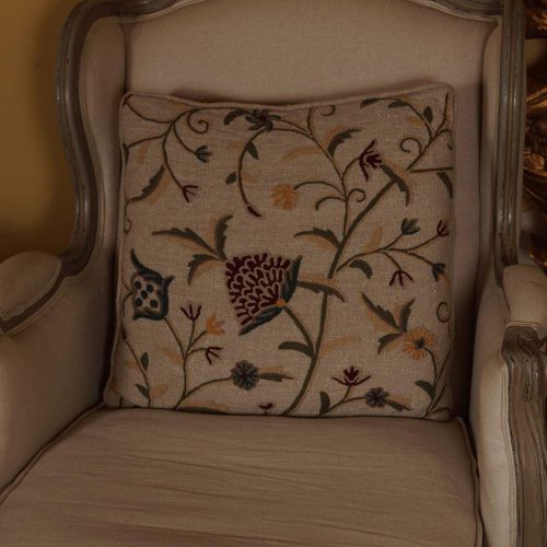 WITHDRAWN PR.CREAM PAINTED UPHOLSTERED WINGBACK ARMCHAIRS FAUTEUIL À MANCHES EN &hellip;