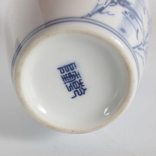 19TH-CENTURY JAPANESE BLUE & WHITE VASE jarrón azul y blanco del siglo xix de fo&hellip;