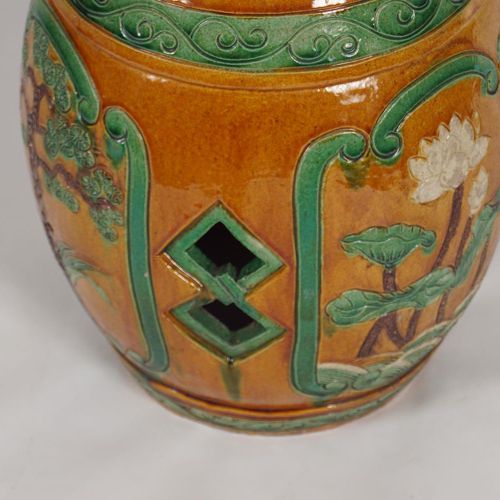 CHINESE GLAZED POTTERY PATIO SEAT SIÈGE DE PATIO EN POTERIE CHINOISE GLAÇÉE en f&hellip;