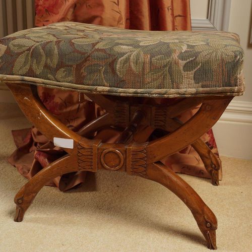 19TH-CENTURY X-FRAMED STOOL 19世纪的X型凳子，有挂毯装饰的座位，用鸟头脚支撑。