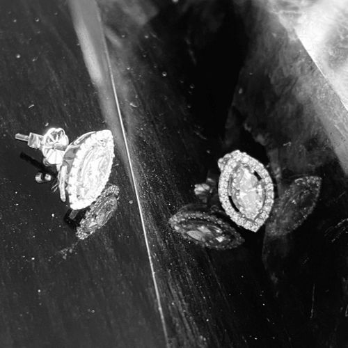 PAIR OF MARQUISE CUT DIAMOND EARRINGS PAIRE DE BOUCLES D'OREILLES EN DIAMANT MAR&hellip;