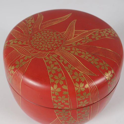 JAPANESE CORAL RED LACQUERED BOX BOÎTE JAPONAISE CORAL ROUGE LACQUERÉE de forme &hellip;