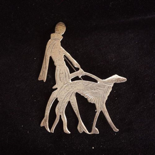 STERLING SILVER BROOCH 纯银手镯，图案是一位女士在遛狼犬。