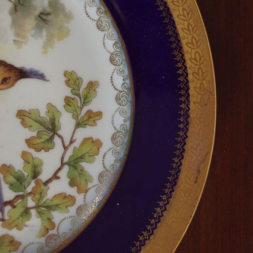 3 19TH-CENTURY CONTINENTAL PORCELAIN PLATES 3 PLATOS DE PORCELANA CONTINENTAL DE&hellip;