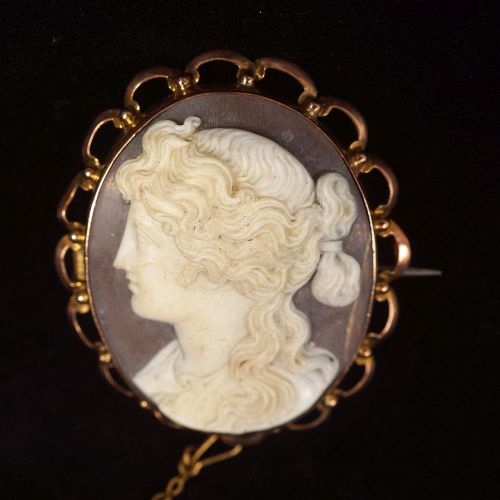 9 CT. GOLD PENDANT CAMEO 9 CT. GOLD-ANHÄNGER KAMEE