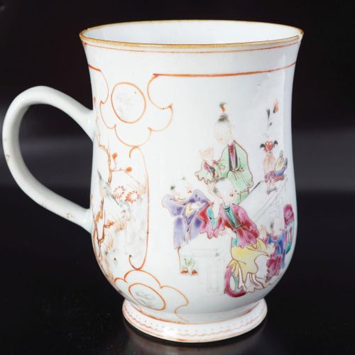 18TH-CENTURY CHINESE FAMILLE ROSE MUG TAPPA FAMILLE ROSE CINESE DEL XVIII SECOLO&hellip;