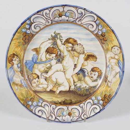 19TH-CENTURY MAJOLICA PLATE PLATEAU MAJOLICA DU 19e SIÈCLE décoré de putti. 24 c&hellip;