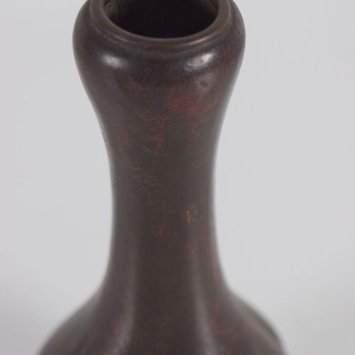 18TH-CENTURY CHINESE BRONZE VASE 18TH-CENTURY CHINESE BRONZE VASE of fluted form&hellip;