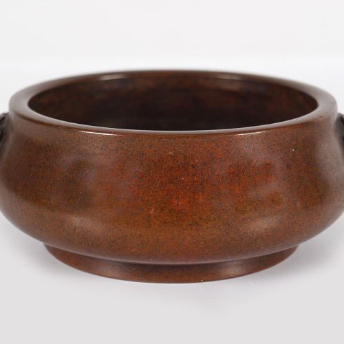 Chinese bronze censer 中国青铜罐，圆形，有佛面具装饰，圆底。 底部有印章标记。高4厘米；宽12厘米