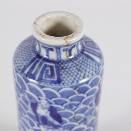 CHINESE QING BLUE AND WHITE SNUFF BOTTLE BOUTEILLE A RONDEMENT BLEUE ET BLANCHE &hellip;