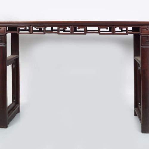 CHINESE QING HARDWOOD ALTAR TABLE TABLE D'ALTITARE EN BOIS DUR CHINOIS QING, le &hellip;
