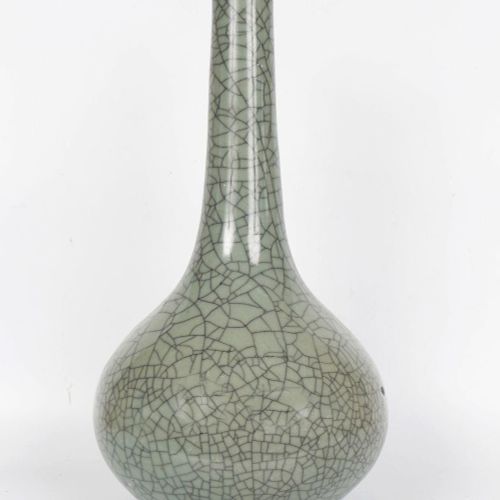 18TH/19TH-CENTURY CHINESE GE-TYPE BOTTLE VASE 18TH/19TH-CENTURY CHINESE GE-TYPE &hellip;