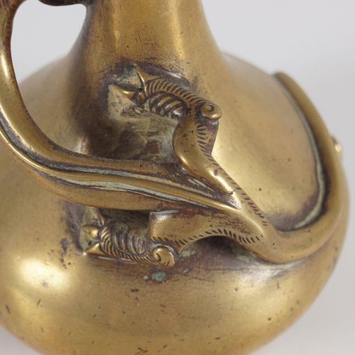 17TH-CENTURY CHINESE BRONZE QILONG VASE 17世纪中国青铜祁隆瓶 蒜头颈。高19厘米
