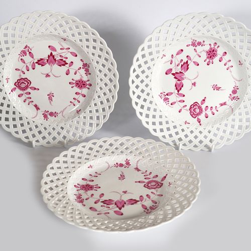 3 MEISSEN PLATES each with a basket reticulated border. Dimensions 25 cm. Diamet&hellip;