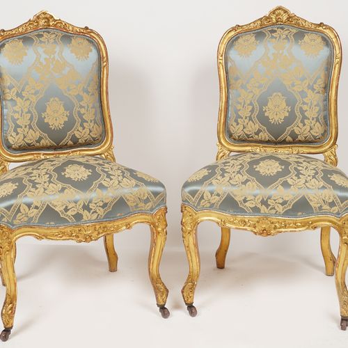 7 PIECE 19TH-CENTURY LOUIS XV STYLE SALON SUITE Comprenant : 4 fauteuils, 2 chai&hellip;