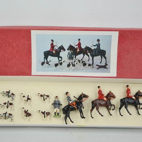 Null An early 20th century cold painted lead hunt set in the original box.