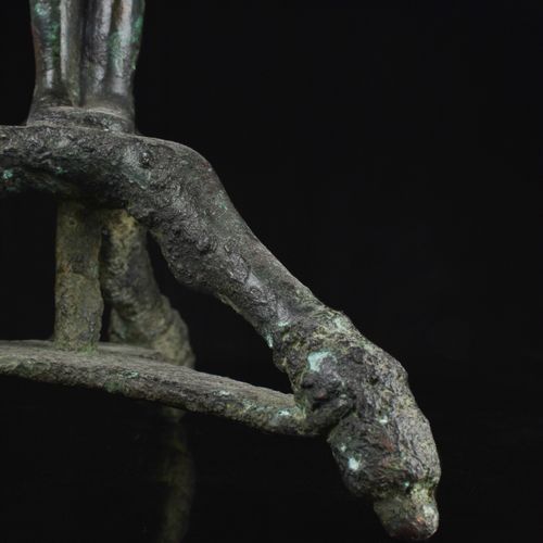 SYRO-PHOENICIAN BRONZE TRIPOD STAND WITH A NUDE FEMALE Ca. 700-600 V. CHR.

Ein &hellip;