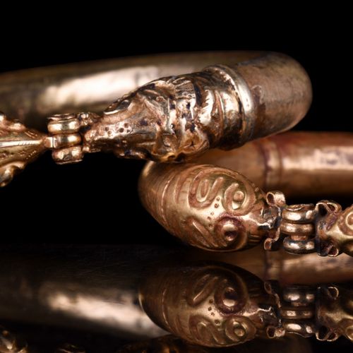 PAIR OF ACHAEMENID GOLD SNAKE BRACELETS Ca. 500 A.C.

Bella coppia di bracciali &hellip;