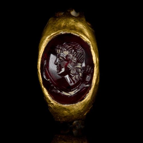 ROMAN GOLD AND GARNET INTAGLIO RING WITH DIANA Ca. 100-300 AD.

A wearable gold &hellip;