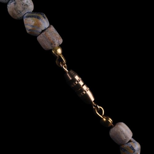 ROMAN GOLD AND MOSAIC BEADS NECKLACE Ca. 100-300 AD.

Un joli collier à porter, &hellip;