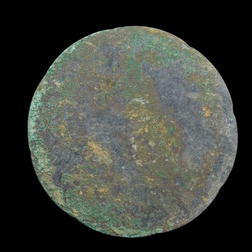 CHINESE TANG DYNASTY BRONZE MIRROR WITH DRAGON Ca.公元618-907年。

一面是圆形的铜镜，一面是有裂纹的凹&hellip;