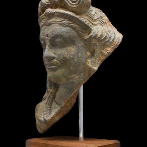 Null GANDHARAN SCHIST HEAD OF BODHISATTVACa. 200-300 AD. 
A richly carved in gre&hellip;