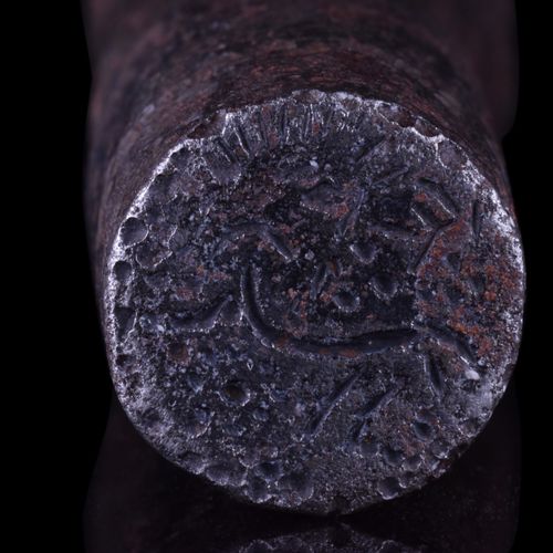 Null 罕见的凯尔特人铁质钱币，菲利普二世的硬币/纪念品。公元前100年。 
一个铁质的硬币模具，有一个圆柱形的主体和一个雕刻的圆形底座，用来为菲利普二世的假&hellip;
