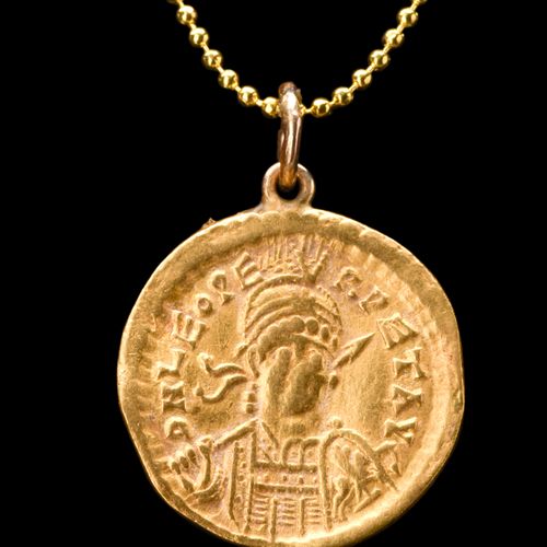 BYZANTINE GOLD SOLIDUS OF EMPEROR LEO COIN PENDANT Ca. 457-474 D.C. 
El anverso &hellip;