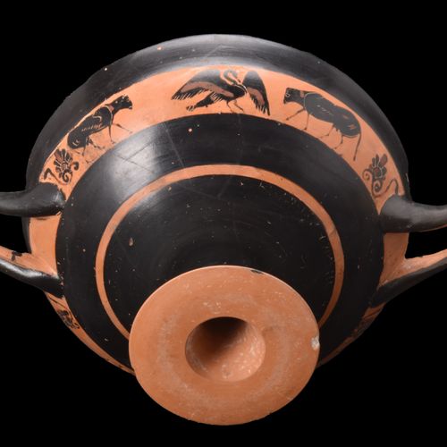 ATTIC BLACK-FIGURE BAND KYLIX WITH BIRDS AND COWS 约。公元前540-525年。 
一个美丽的陶制凯利克斯，通过&hellip;