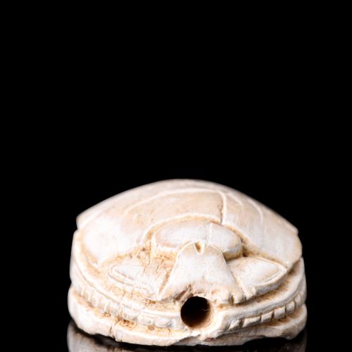 EGYYPTIAN STEATITE SCARAB Ca. 1938-1292 V. CHR. 
Ein feiner Skarabäus aus Steati&hellip;