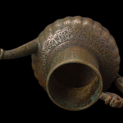 TIMURID BRONZE TEAPOT Ca. 14. Jahrhundert n. Chr. 
Jh. N. Chr. Eine bronzene Tee&hellip;