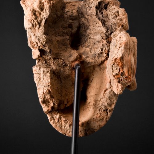 GANDHARAN TERRACOTTA HEAD OF A BODHISATTVA - TL TESTED Ca. 200-400 D.C. 
Cabeza &hellip;
