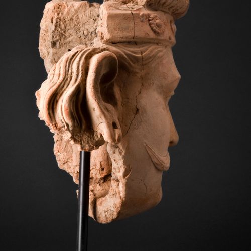 GANDHARAN TERRACOTTA HEAD OF A BODHISATTVA - TL TESTED Ca. 200-400 N.CHR. 
Ein f&hellip;
