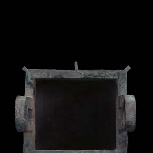 CHINESE BRONZE DING VESSEL - WITH XRF REPORT 商代晚期，约。公元前1300-1100年。 
一个青铜大锅，一般被称为&hellip;