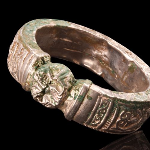 SELJUK / AYYUBID SILVER BRACELET Ca. Siglos XI-XII d.C. 
Brazalete de plata huec&hellip;