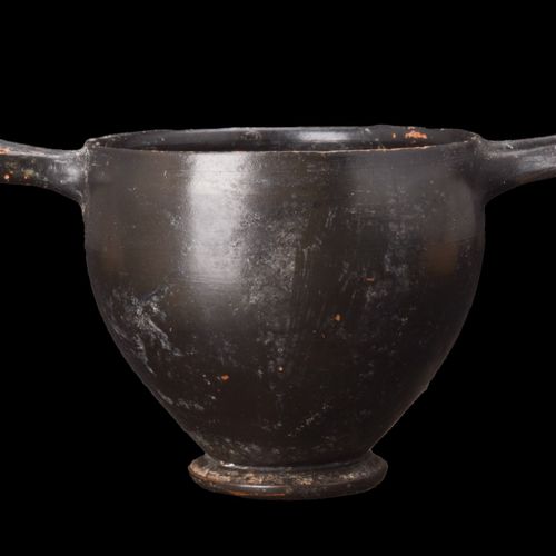 ATTIC BLACK GLAZE SKYPHOS Ca. 350 A.C. 
Skyphos de engobe negro con profundas pa&hellip;