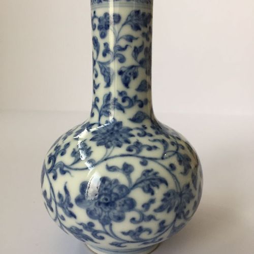 Null A Chinese porcelain 'lotus' small bottle vase, Qianlong mark and of the per&hellip;
