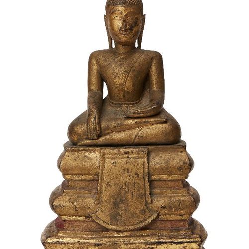 Null Bouddha assis en bois doré cambodgien, 19ème siècle, 31cm de haut



Proven&hellip;