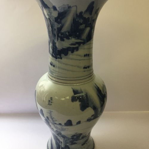 Null Vase "queue de phénix" en porcelaine de Chine, XVIIIe siècle, peint en bleu&hellip;
