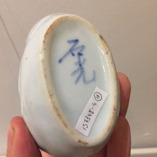 Null Une collection de compte-gouttes en porcelaine coréenne, 19e-20e siècle, hu&hellip;