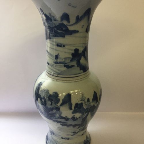 Null Vase "queue de phénix" en porcelaine de Chine, XVIIIe siècle, peint en bleu&hellip;