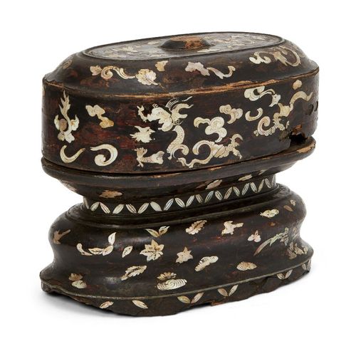 Null A Vietnamese lacquer wood and mother of pearl inlaid oval box and cover, 18&hellip;