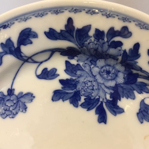 Null A Chinese porcelain plate, Guangxu mark and period, painted in underglaze b&hellip;